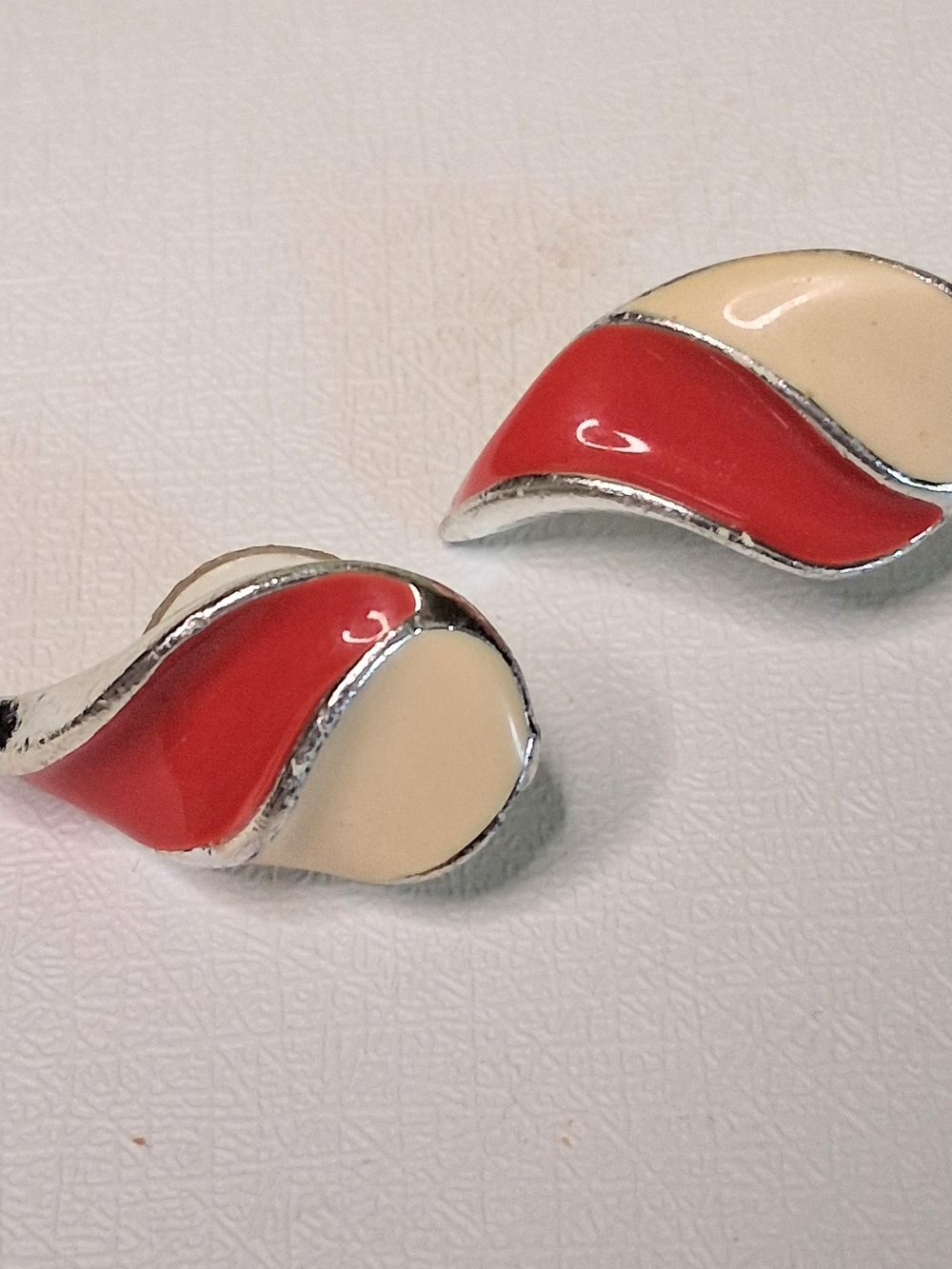 Cream and Red Enamel Wave Stud Earrings - Women Jewelry